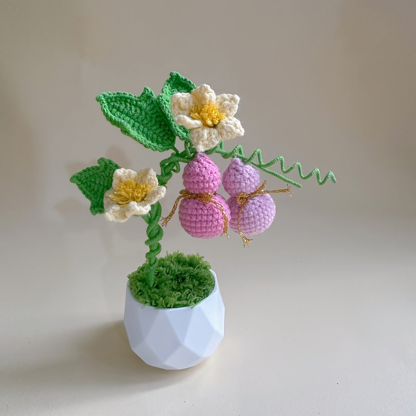 1pc Handwoven Blueberry Covered Plate Artificial Green Plant Potted Plant-Charming Car Dashboard Decoration,Desktop Bedroom Home Decor Very suitable for personal use or as a Valentine's Day gift for friends or girlfriends