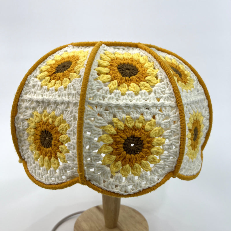 Customized products Handmade Crochet Sunflower Pattern Wooden Base Creative Table Lamp