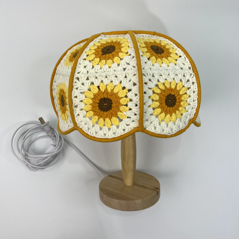 Customized products Handmade Crochet Sunflower Pattern Wooden Base Creative Table Lamp