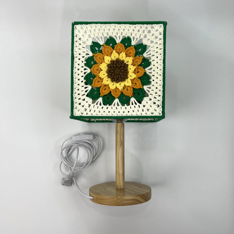 Customized products Handmade Crochet Sunflower Pattern Decorative Table Lamp Creative Woven Wooden Base Art Lamp