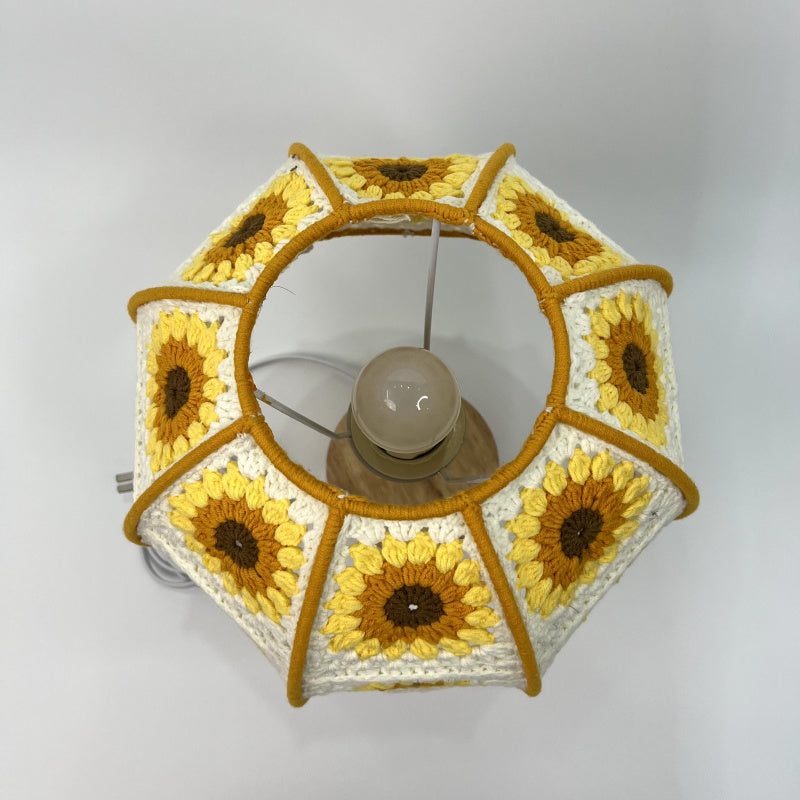 Customized products Handmade Crochet Sunflower Pattern Wooden Base Creative Table Lamp