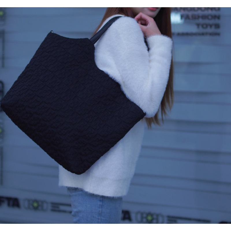 Two-tone Tote Bag2025New Large Capacity Casual Waterproof Tote Bag for Women in Cream White with Textured Pattern/Obsidian Black Coarse Flower Commuter Shopping Bag