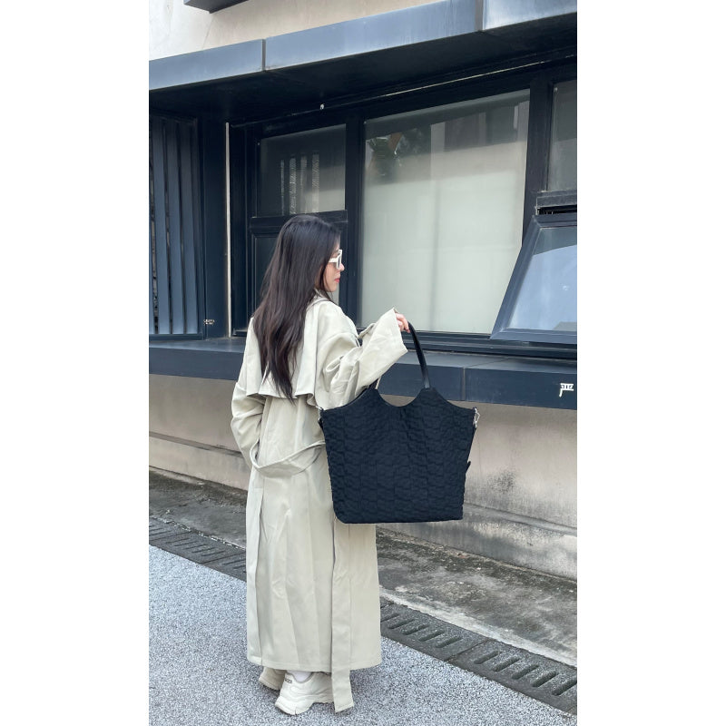 Two-tone Tote Bag2025New Large Capacity Casual Waterproof Tote Bag for Women in Cream White with Textured Pattern/Obsidian Black Coarse Flower Commuter Shopping Bag