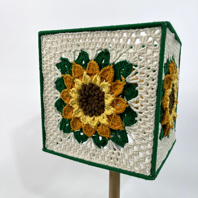 Customized products Handmade Crochet Sunflower Pattern Decorative Table Lamp Creative Woven Wooden Base Art Lamp