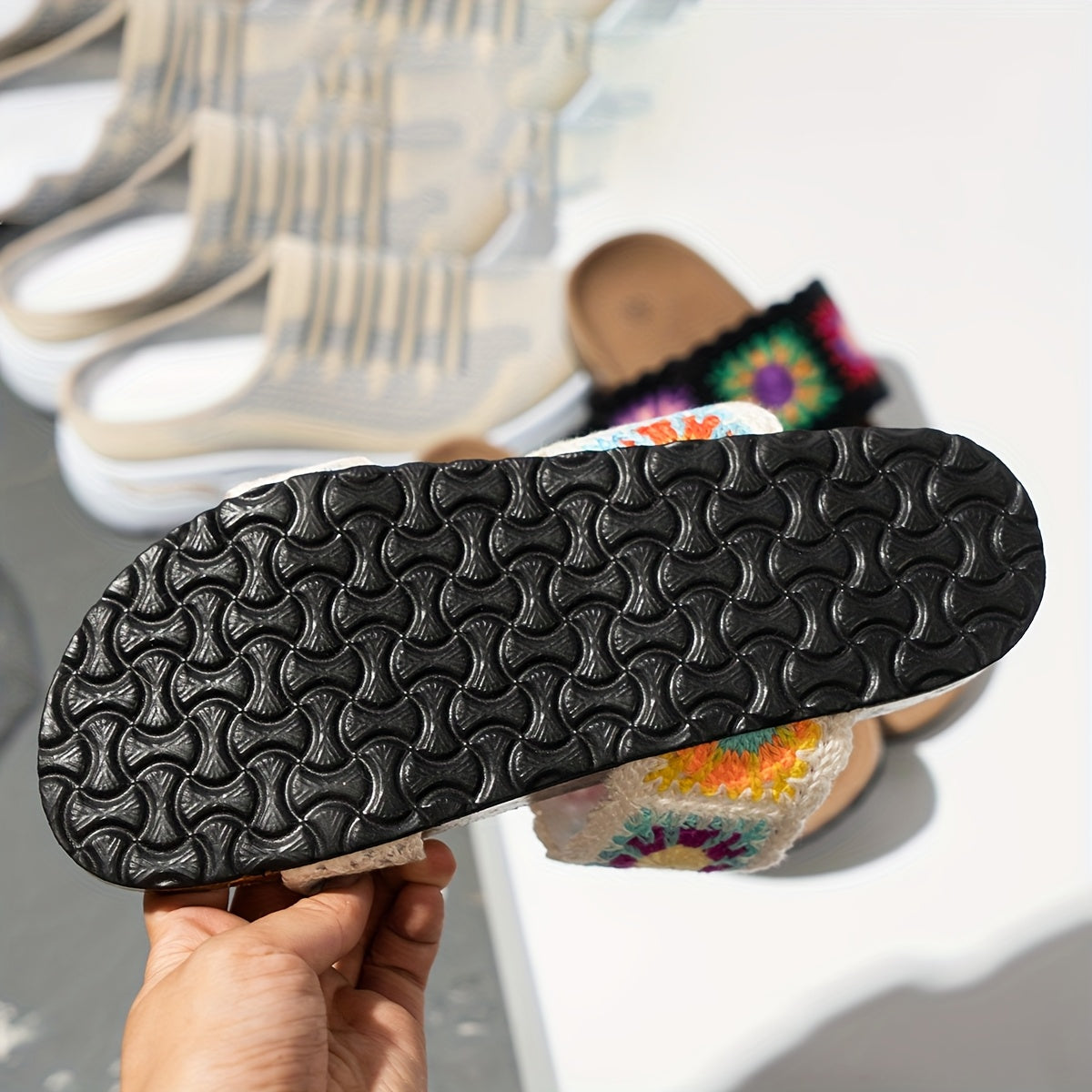 Women's Black Apricot Knitted Cute Floral Double-V Straps Round Toe Open-Toe Slip-On Fashionable Versatile Flat Slippers with Non-Slip Wear-Resistant Large Size Home Shoes Suitable for Vacation Travel Bohemian Style Sandals