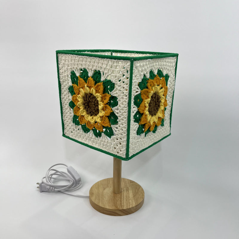 Customized products Handmade Crochet Sunflower Pattern Decorative Table Lamp Creative Woven Wooden Base Art Lamp