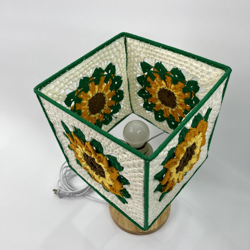 Customized products Handmade Crochet Sunflower Pattern Decorative Table Lamp Creative Woven Wooden Base Art Lamp