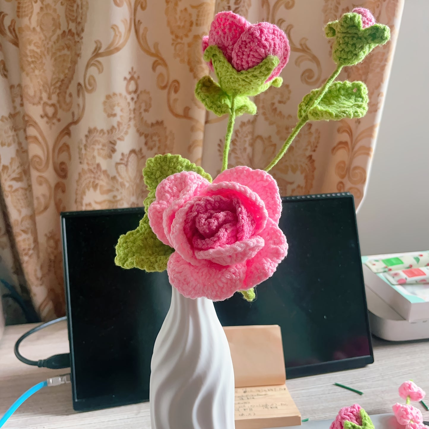 1Bohemian Crochet Flower Decorative Wall Hanging Set,DIY Interesting Spring Pink Floral Home Decor,Knitted Rose Artificial Flower Wall Hanging Decoration,Gift for Family、Friends、A housewarming gift for a colleague's new home