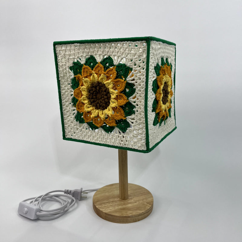 Customized products Handmade Crochet Sunflower Pattern Decorative Table Lamp Creative Woven Wooden Base Art Lamp