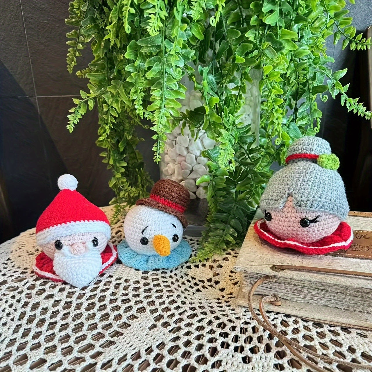6pcs, Christmas Doll Crochet Kit, Christmas Woven Hook Yarn, Cute Santa Claus Outdoor Holiday Decorations, Handmade DIY Creative Crochet Material Pack, Fun Halloween/Easter Woven Dolls with Thoughtful Valentine's/Birthday Gift Knitting Crafts (Accessories