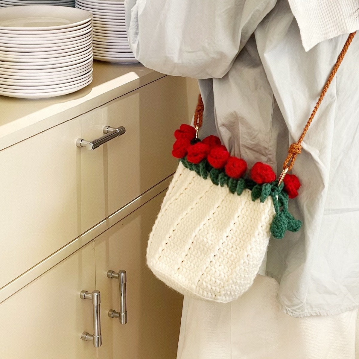 (Finished Product)Handmade Crochet Flower Bag Knitted Rose Bouquet Bag for Women3D Floral Crossbody Bag Knitted Clutch,For parties use/Vacation、Women's Bags for Holiday Gifts and Casual Accessories(Including Gift Bag)
