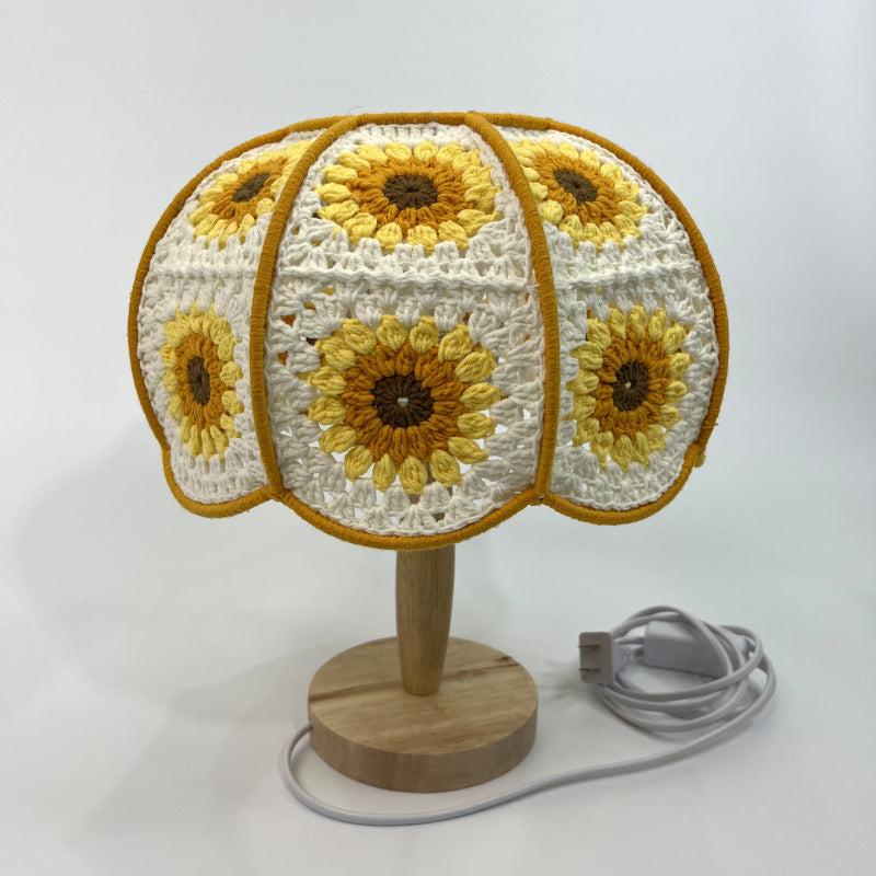 Customized products Handmade Crochet Sunflower Pattern Wooden Base Creative Table Lamp