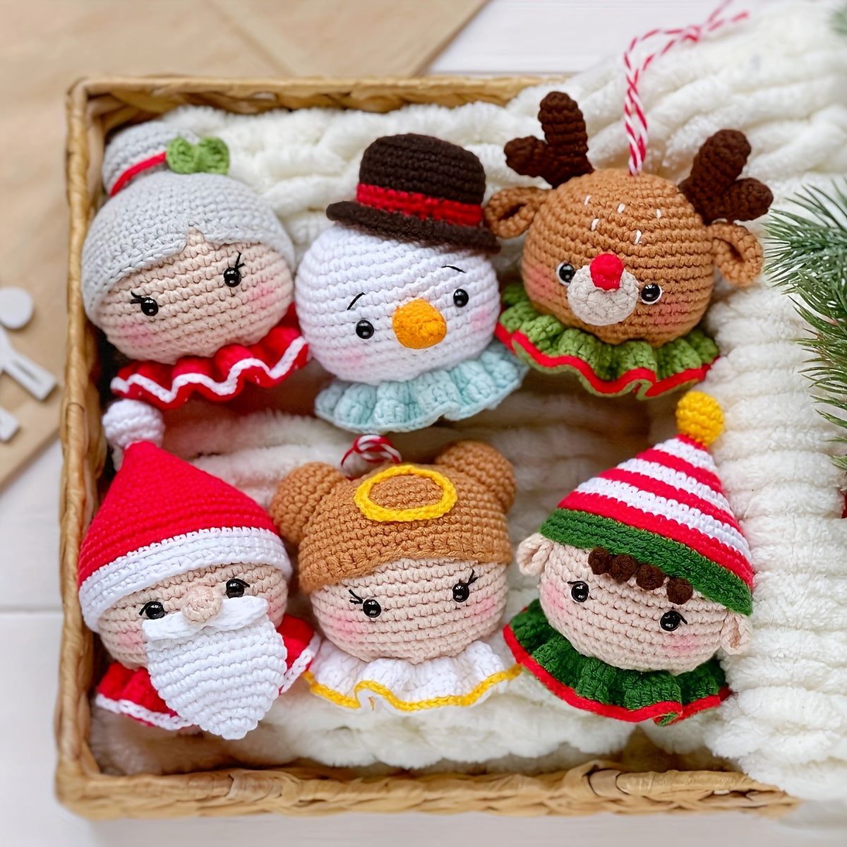 6pcs, Christmas Doll Crochet Kit, Christmas Woven Hook Yarn, Cute Santa Claus Outdoor Holiday Decorations, Handmade DIY Creative Crochet Material Pack, Fun Halloween/Easter Woven Dolls with Thoughtful Valentine's/Birthday Gift Knitting Crafts (Accessories