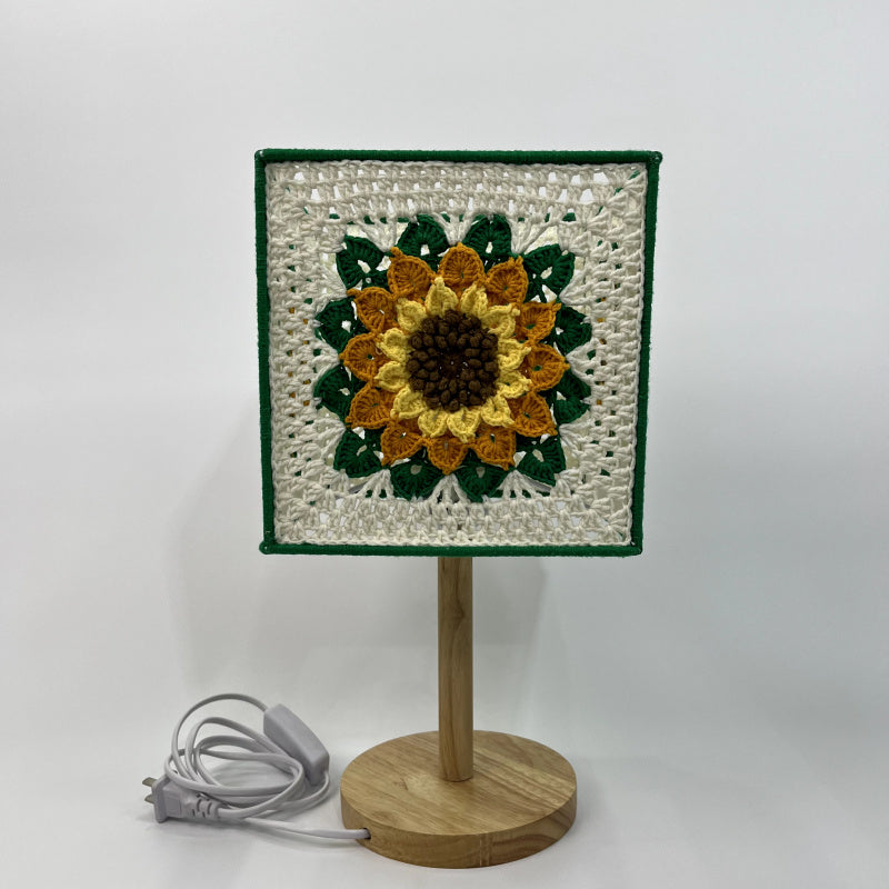 Customized products Handmade Crochet Sunflower Pattern Decorative Table Lamp Creative Woven Wooden Base Art Lamp
