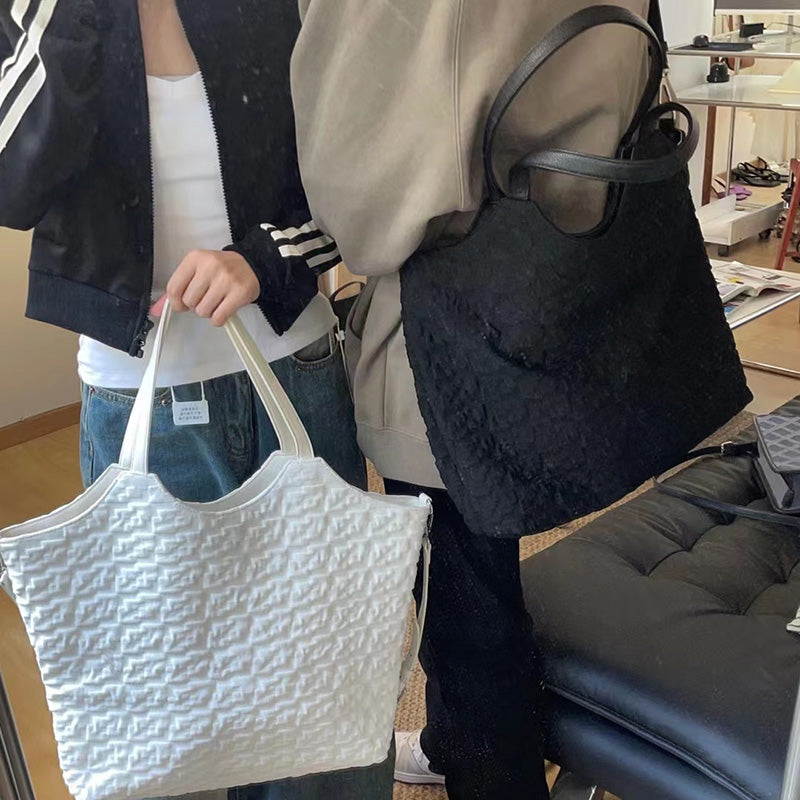 Two-tone Tote Bag2025New Large Capacity Casual Waterproof Tote Bag for Women in Cream White with Textured Pattern/Obsidian Black Coarse Flower Commuter Shopping Bag
