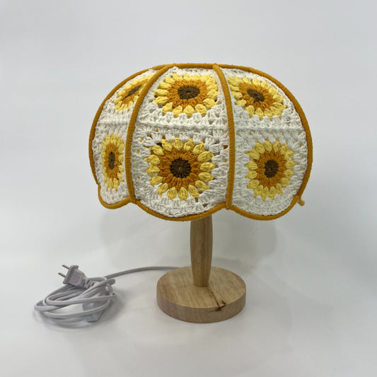 Customized products Handmade Crochet Sunflower Pattern Wooden Base Creative Table Lamp