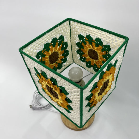 Customized products Handmade Crochet Sunflower Pattern Decorative Table Lamp Creative Woven Wooden Base Art Lamp
